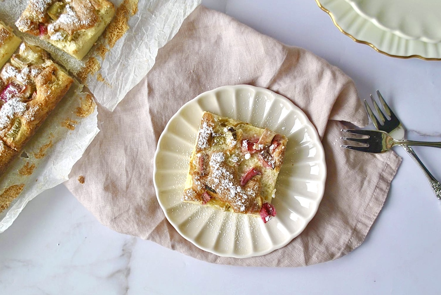 Rhabarberkuchen mit Pudding vom Blech