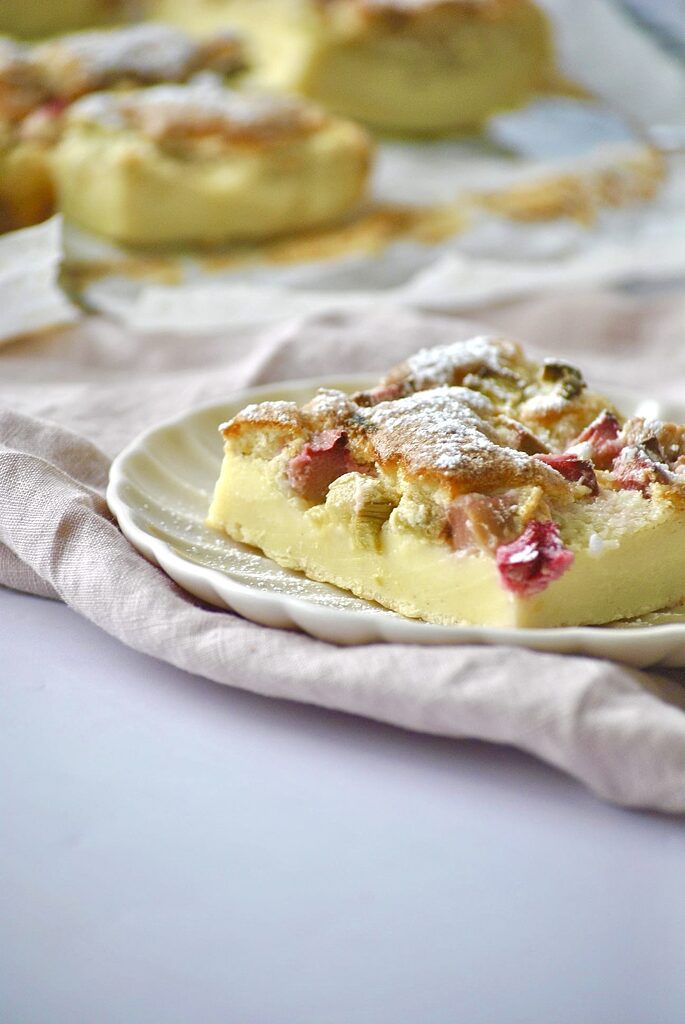 Rhabarberkuchen mit Pudding vom Blech