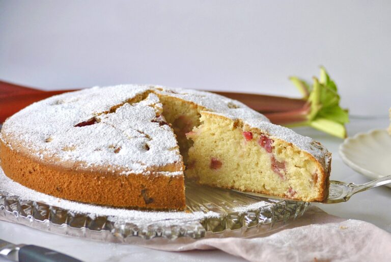 Rezept für Rhabarberkuchen mit Rührteig