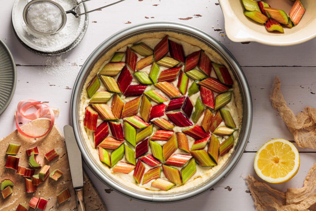 Rhabarberkuchen: Alles, was du wissen musst (inkl. Grundrezept & Tipps)