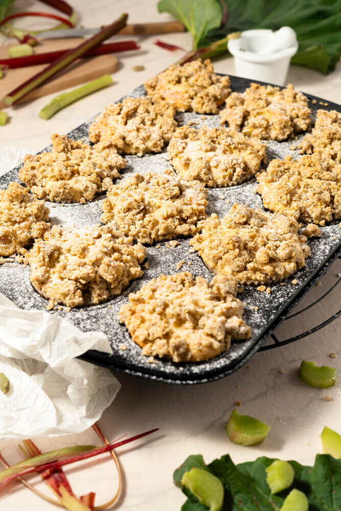 Rhabarber Muffins mit Streuseln