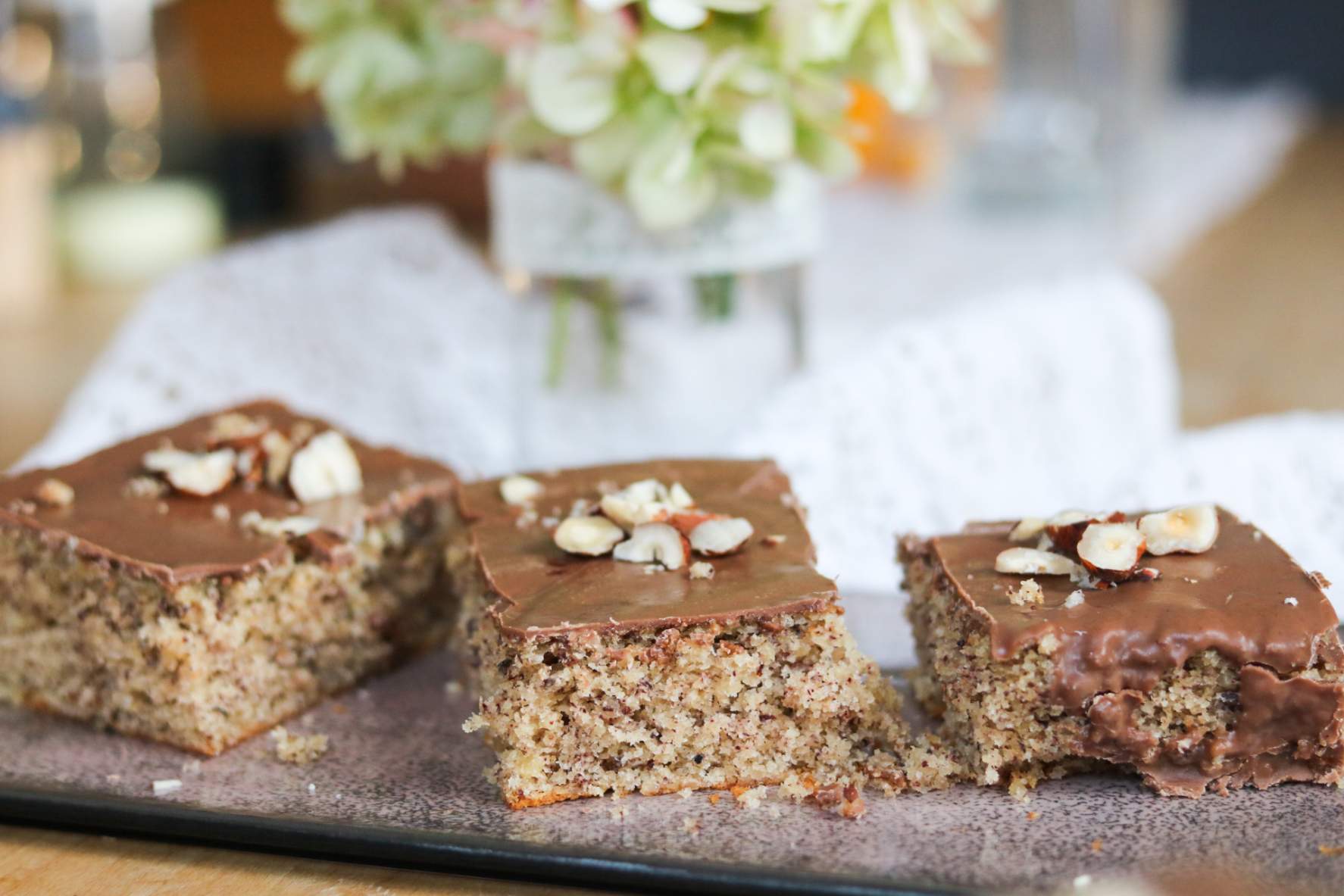 schneller saftiger Nusskuchen vom Blech