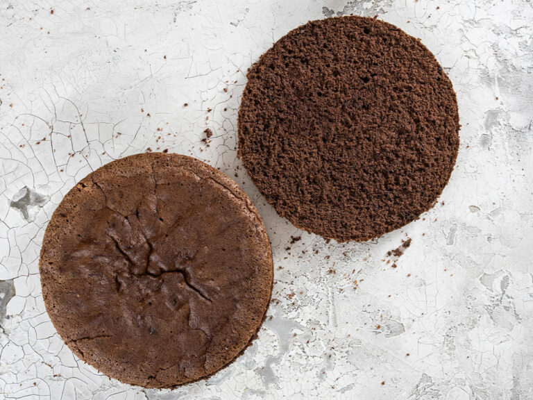 Schokobiskuit – dunkler Biskuitboden Grundrezept