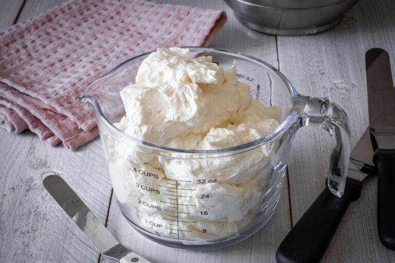 Unsere einfache Swiss Meringue Buttercreme