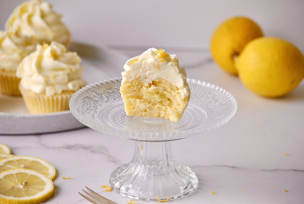 Zitronen Cupcakes mit Frischkäsefrosting