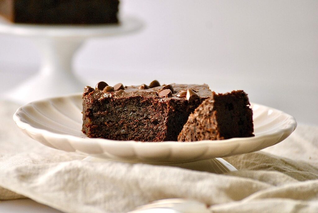 Zucchinikuchen auf dem Blech saftig