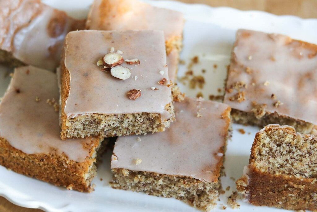 Nusskuchen mit Zimtglasur