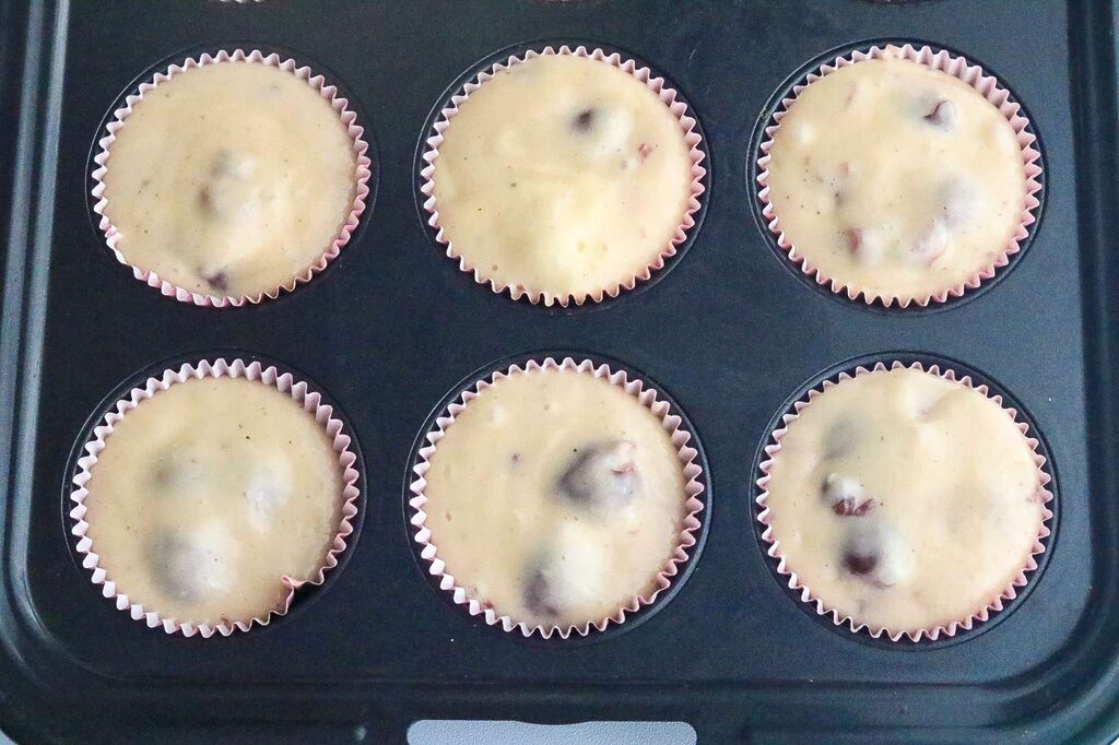 Teig in Förmchen füllen