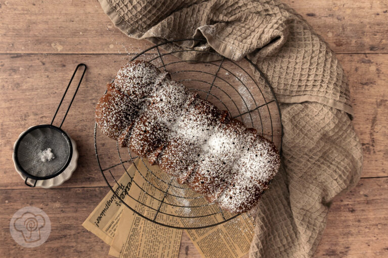 Saftiger Eierlikörkuchen mit Schokolade