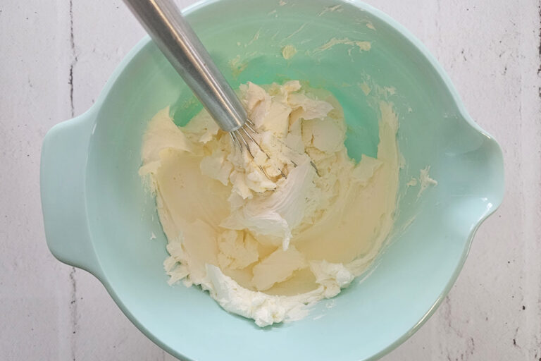 Ostertorte-mit-Mascarpone_Mascarpone-glattrühren