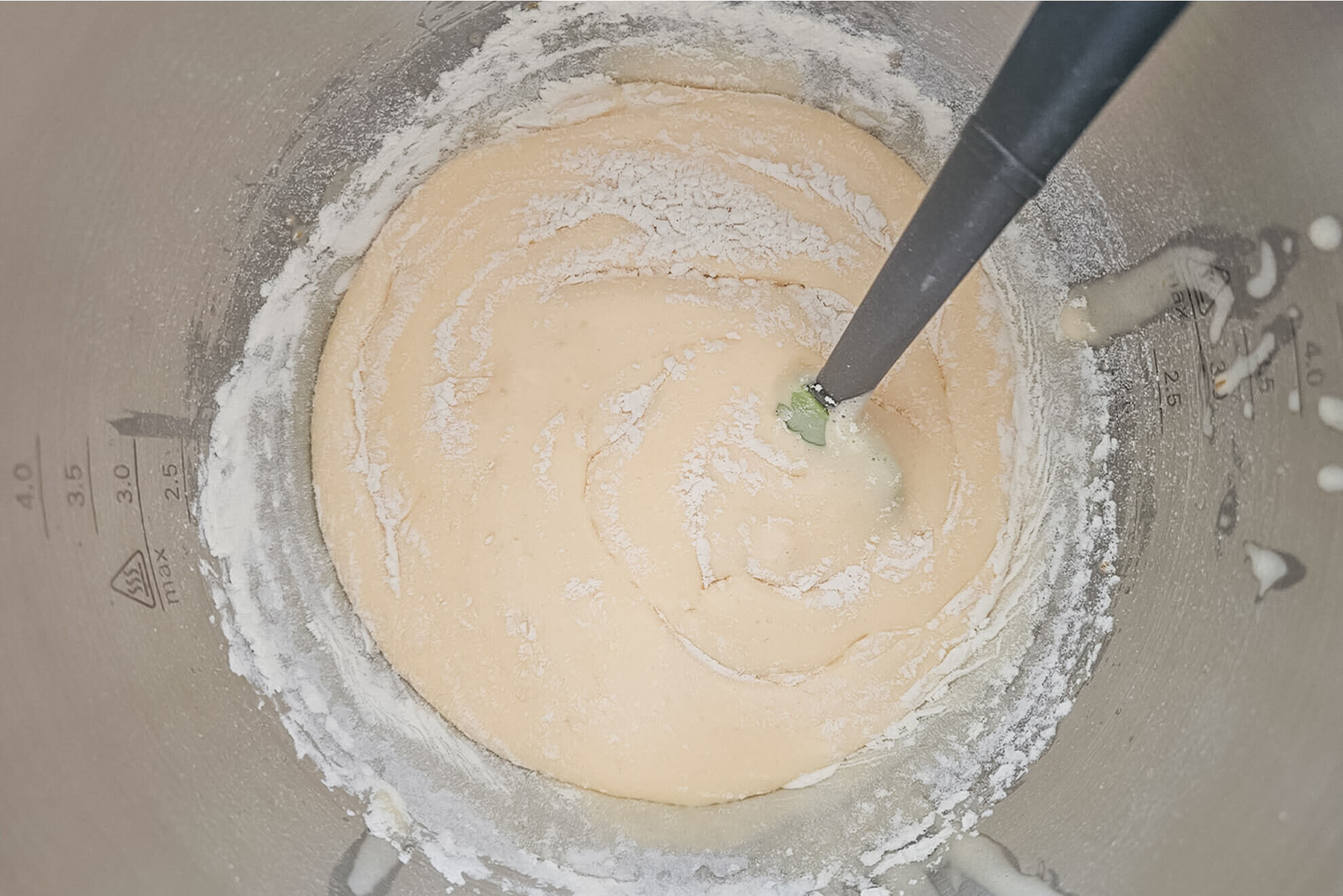 Ostertorte-mit-Mascarpone_Mehl-einarbeiten