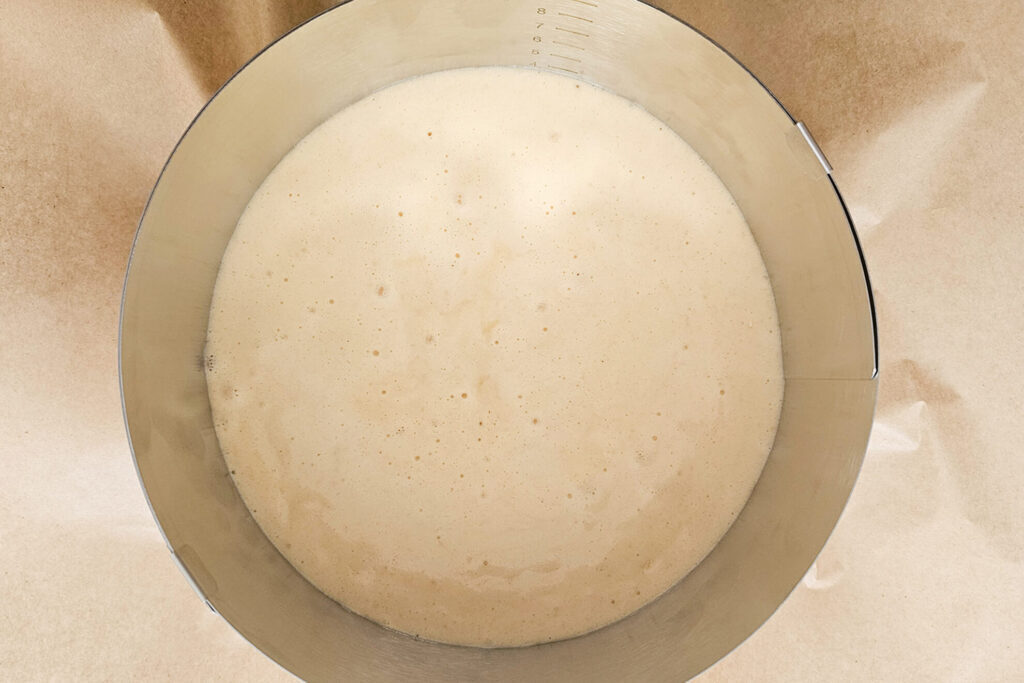 Ostertorte-mit-Mascarpone_Teigmasse-in-Form-füllen