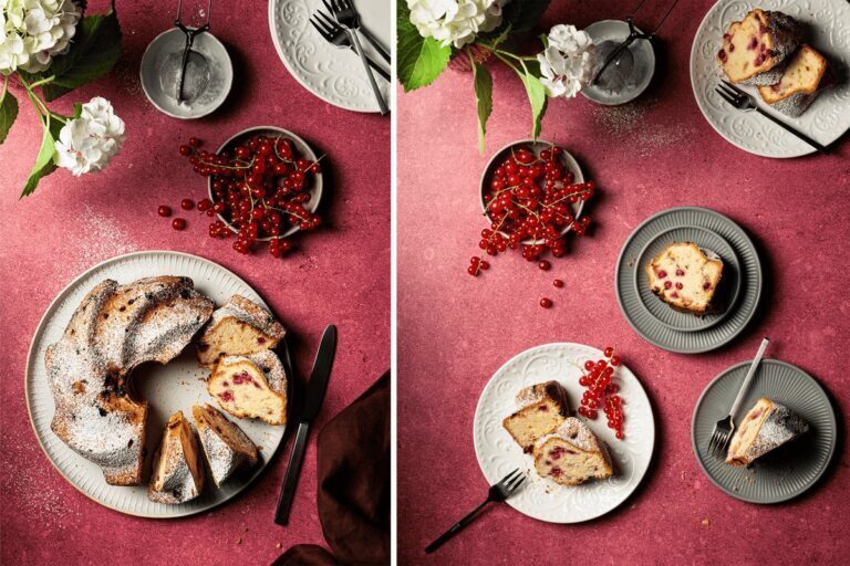 Saftiger Johannisbeer Gugelhupf mit Puderzucker und frischen Johannisbeeren auf einem Kuchengitter