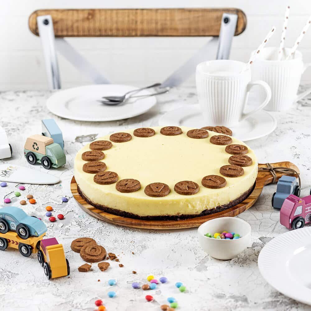 Vanillepuddingkuchen mit knusprigem Schokokeksboden