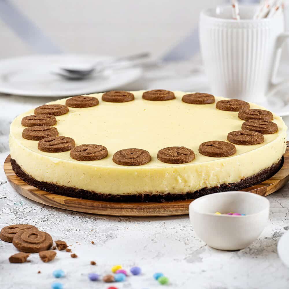 Vanillepuddingkuchen mit knusprigem Schokokeksboden